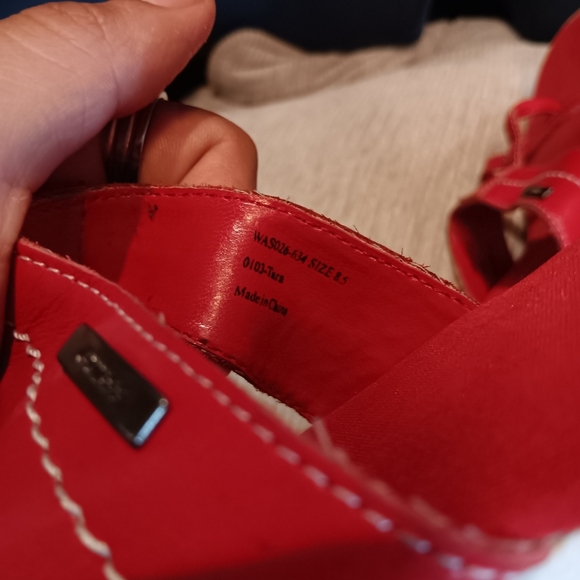 GUESS Women’s Strappy Platform Leather Wedge Red Sandals sz 8.5 Semi New - Picture 5 of 5